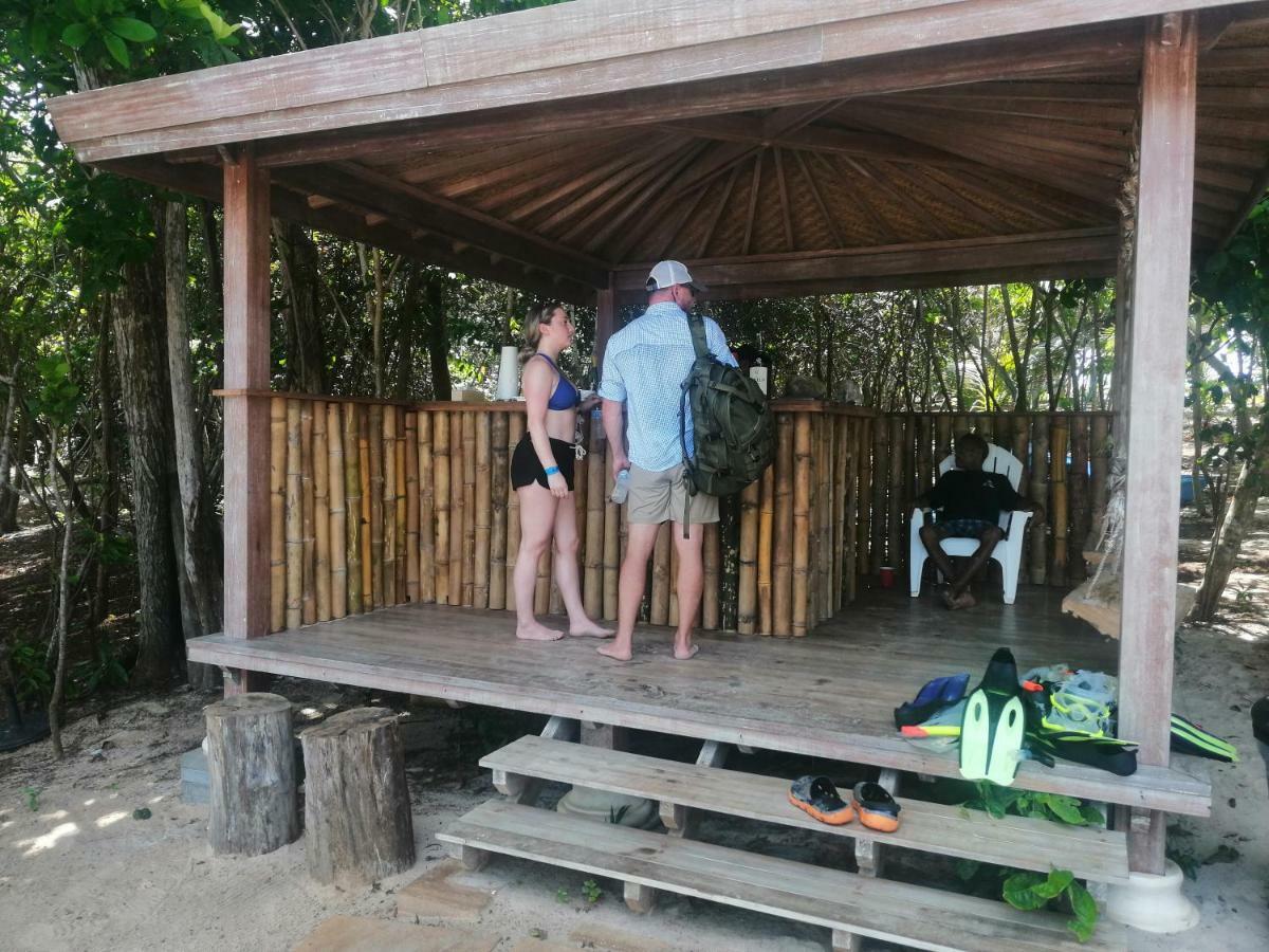 Sonny Island Resort Cabanas Frente Al Mar Punta Bajo Rico Eksteriør bilde
